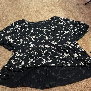 Black and white gap ruffle shirt